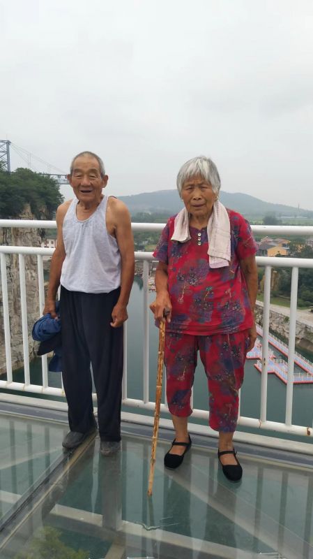 我的爷爷奶奶 —— 家有一老，如有一包；家有俩老，如获至宝！